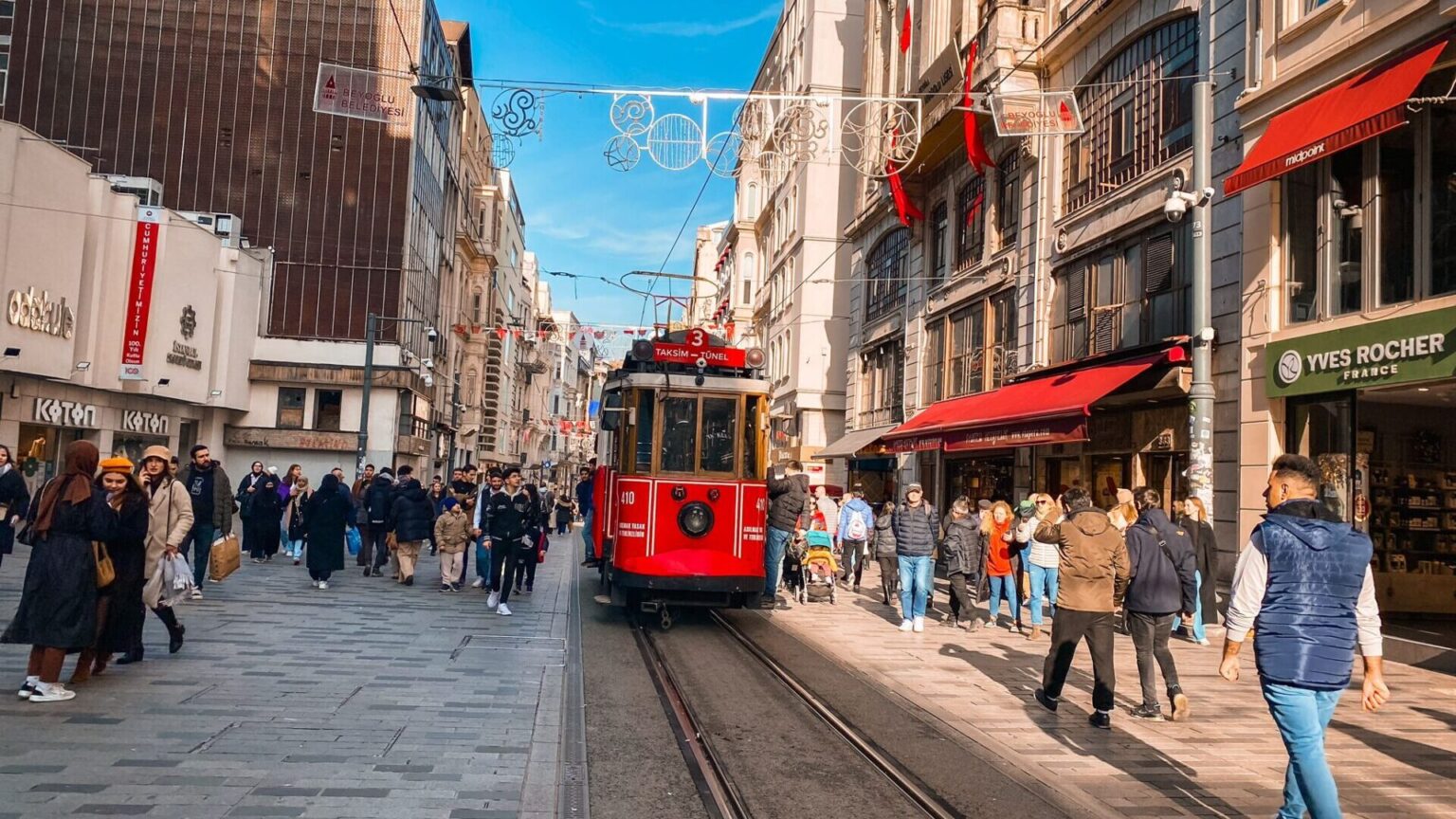 Beyoğlu Gezi Rehberi 2026 Tarihi Pera ve Modern Sanat Rotası